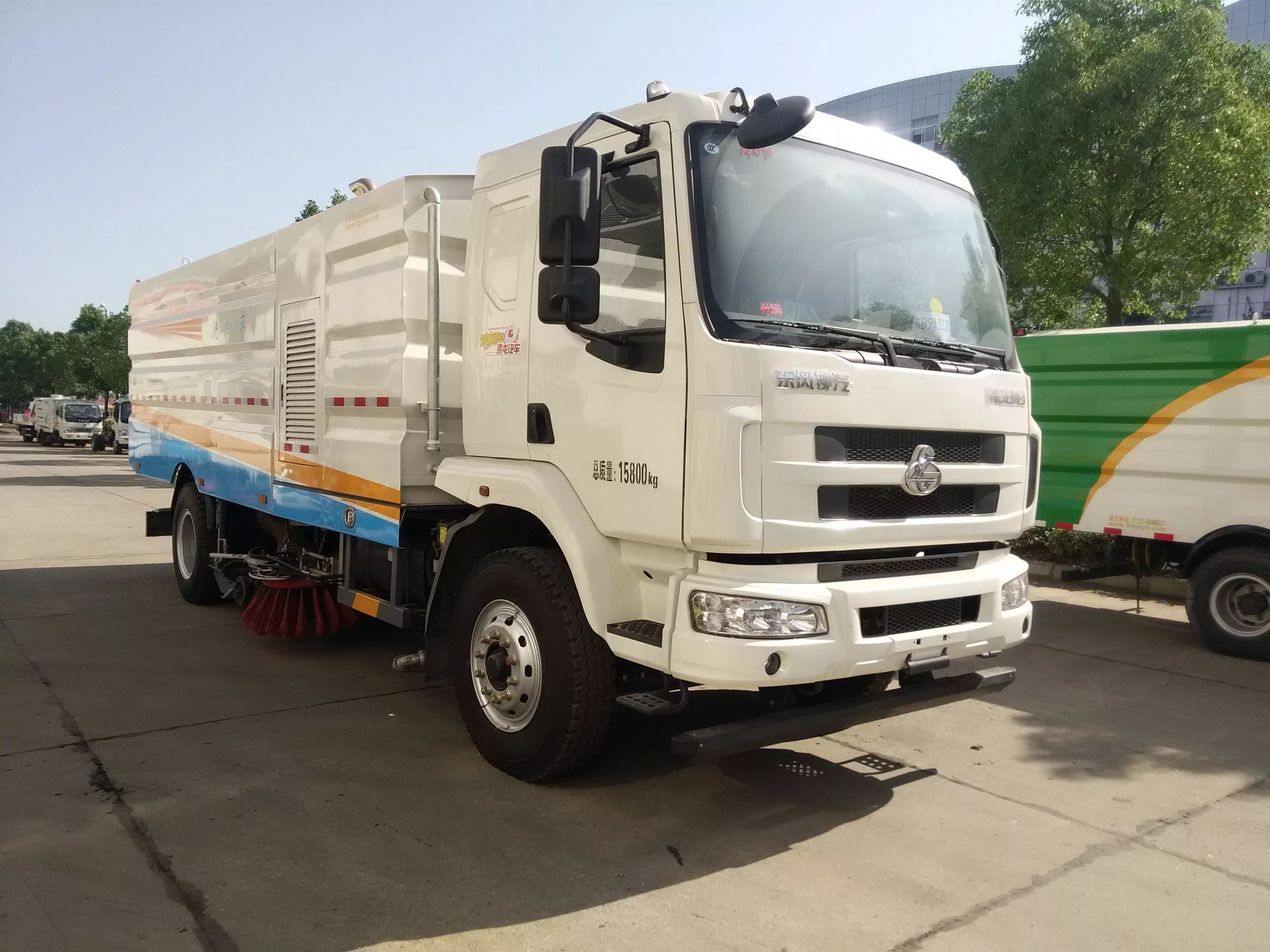 柳汽乘龍16方洗掃車后側(cè)面圖