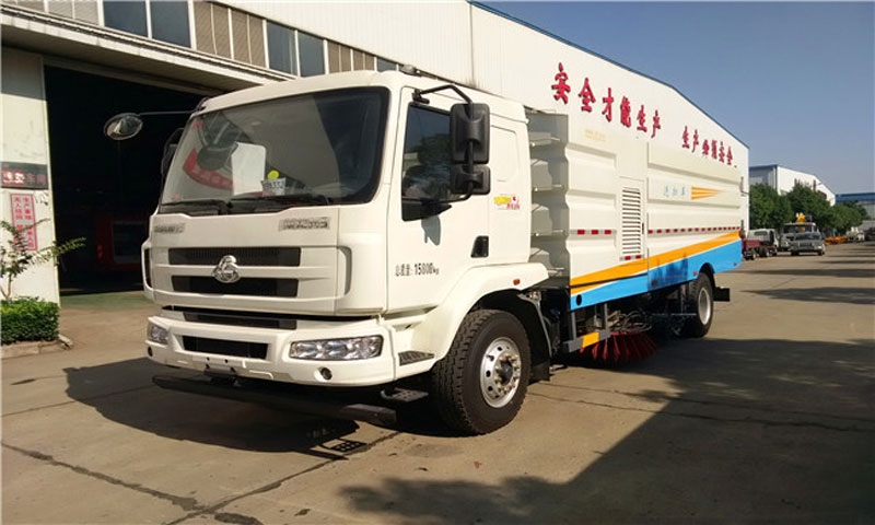 柳汽乘龍16方洗掃車前側(cè)面圖