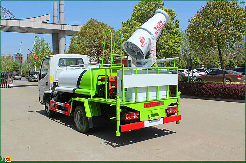 凱馬2.4噸藍(lán)牌小型灑水車圖片