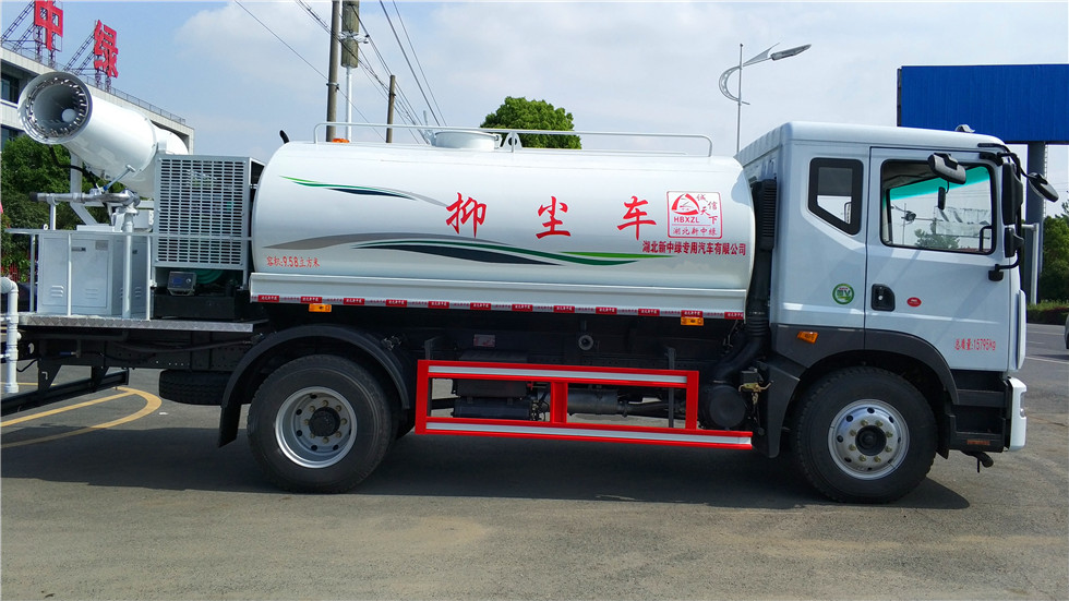 東風(fēng)d9灑水車圖片