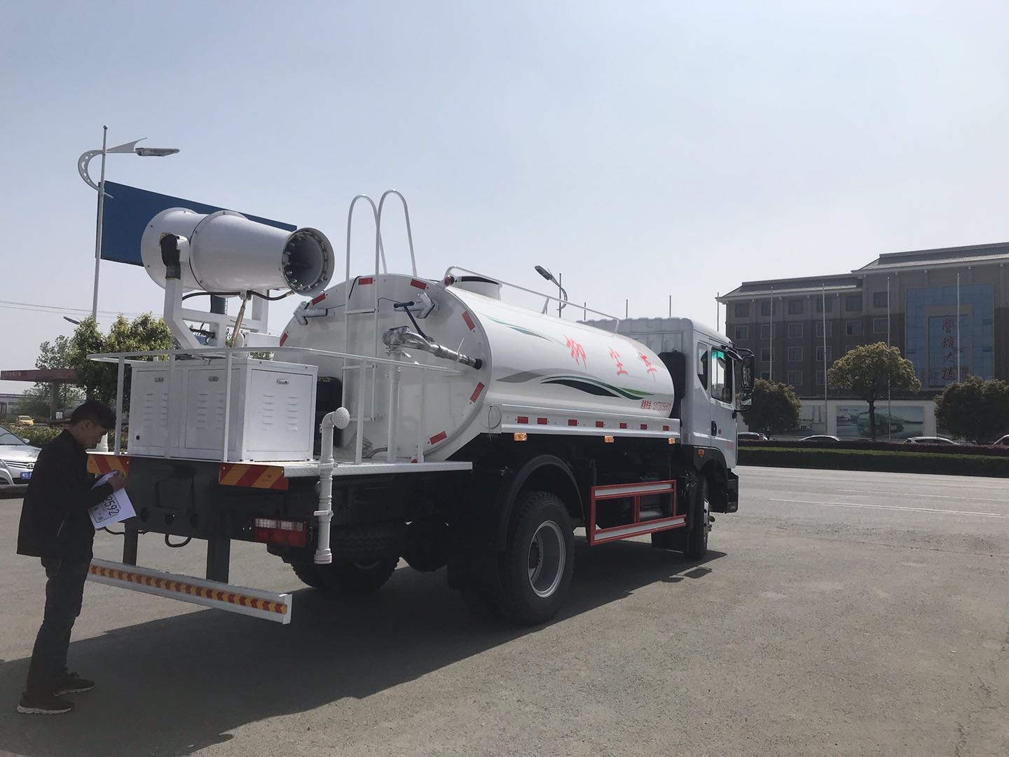 東風(fēng)d9灑水車圖片
