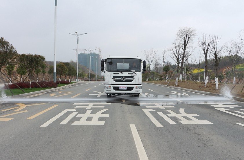 國(guó)六12方14方灑水車(chē)現(xiàn)車(chē)定制