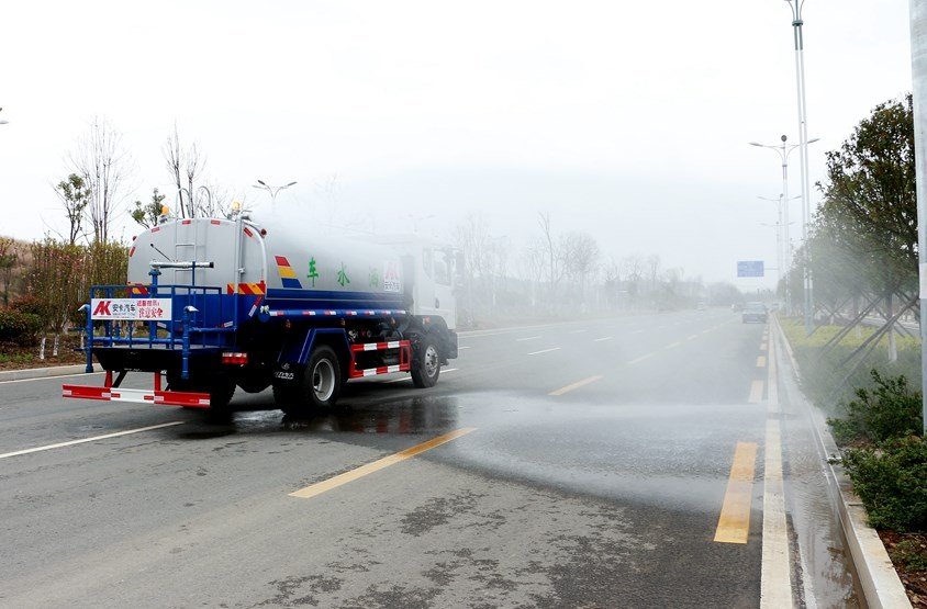 國(guó)六12方14方灑水車(chē)現(xiàn)車(chē)定制