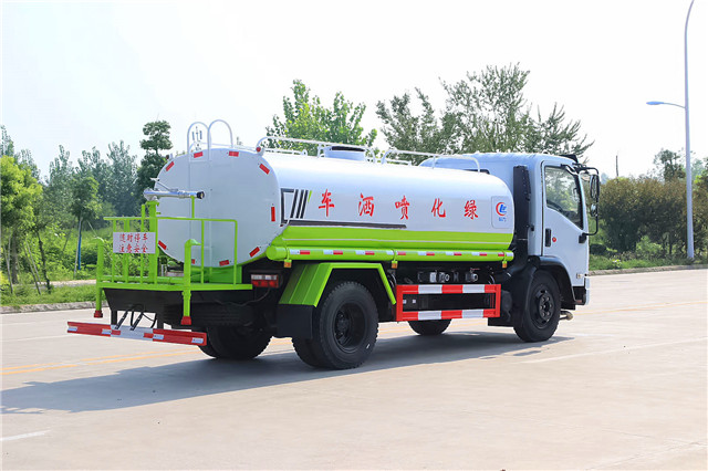 東風(fēng)福瑞卡灑水車(chē)圖片