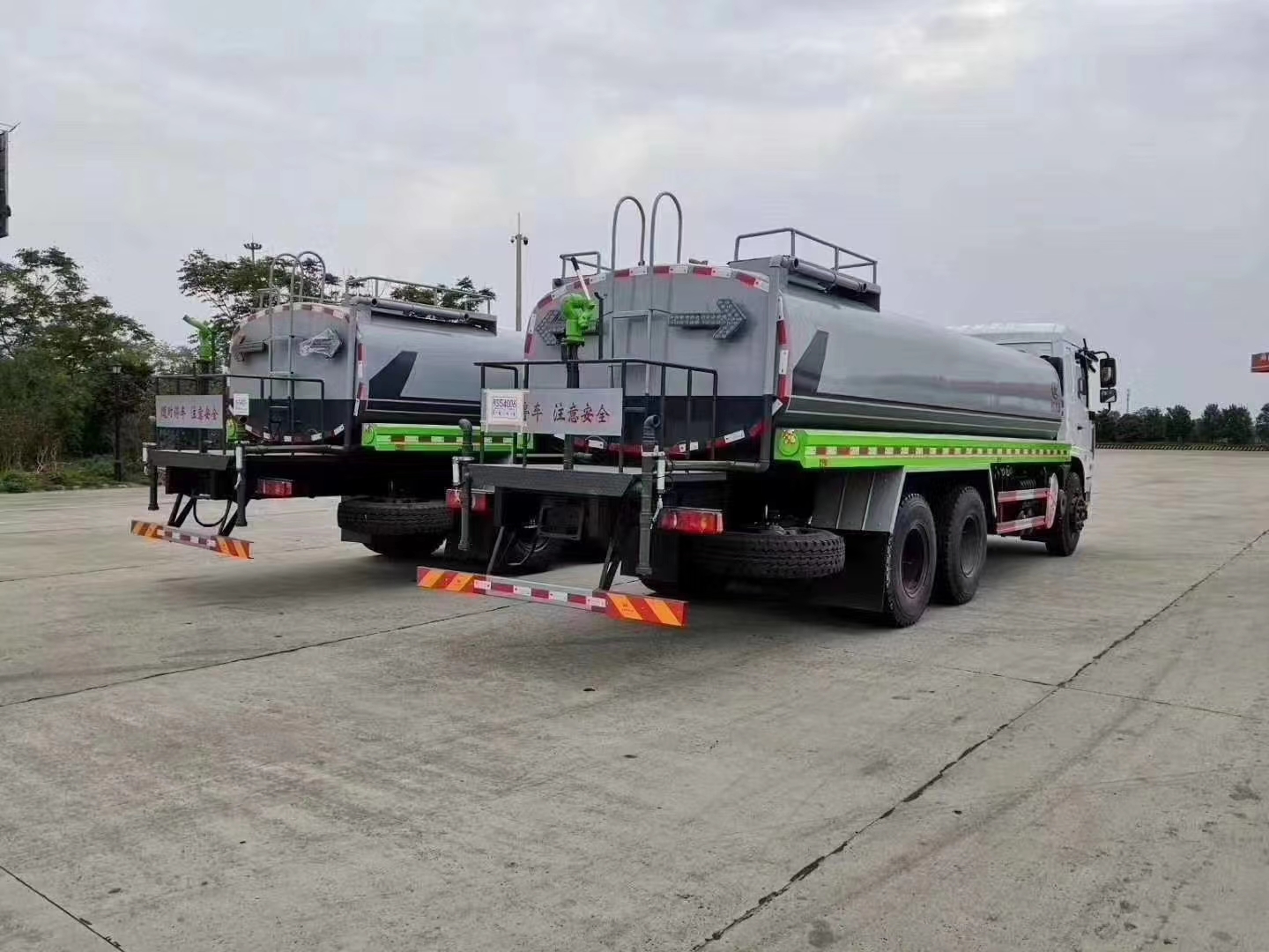 国六东风后双桥洒水车 专底后双桥洒水车 D3L驾驶室