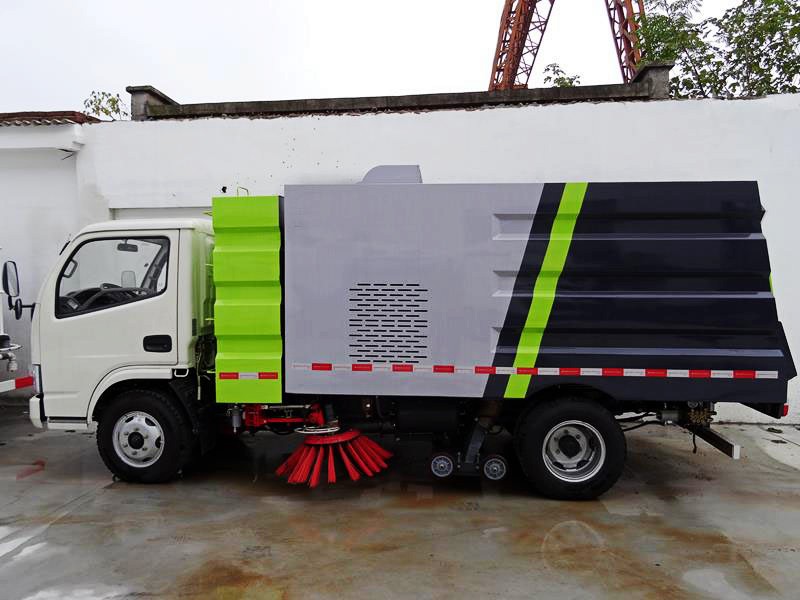 國五福瑞卡小型洗掃車正側(cè)方圖