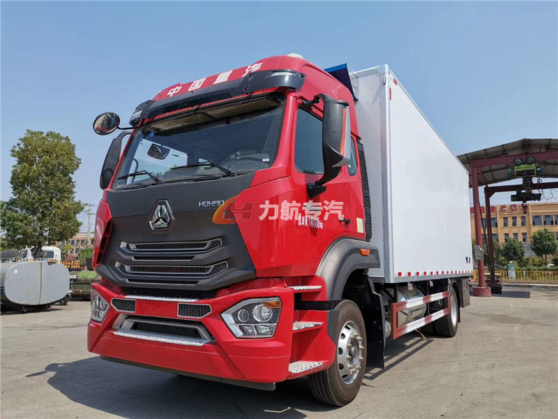 重汽豪沃6.8米冷藏車圖片