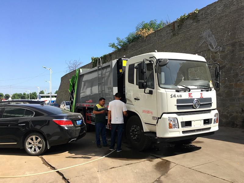 東風(fēng)3300軸距壓縮垃圾車批量生產(chǎn)廠家
