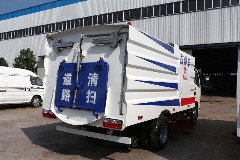 東風小多利卡掃路車右后側(cè)方位圖