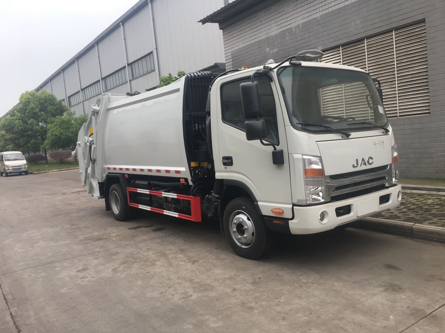 8方壓縮垃圾車圖片 (9)