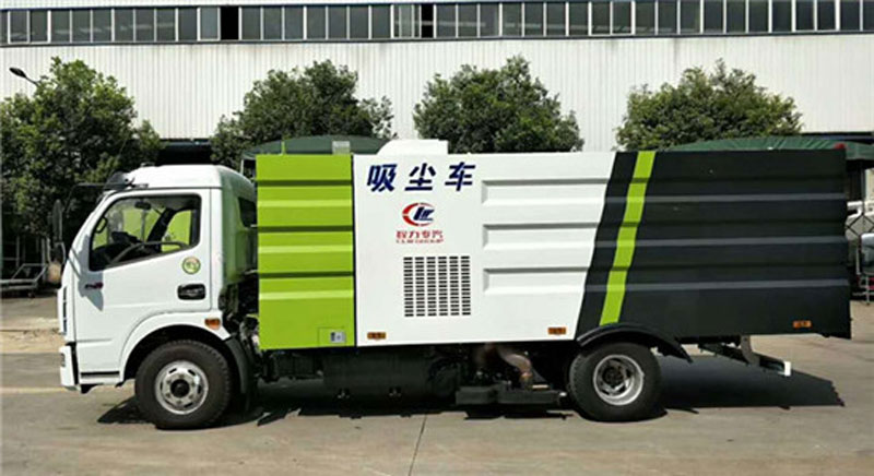 東風(fēng)大多利卡8方吸塵車正側(cè)方圖