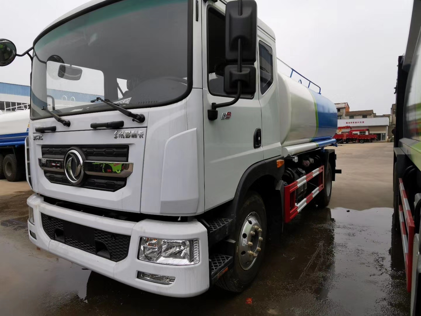 精品東風(fēng)多利卡12噸灑水車(chē)在哪買(mǎi)？灑水車(chē)多少錢(qián)