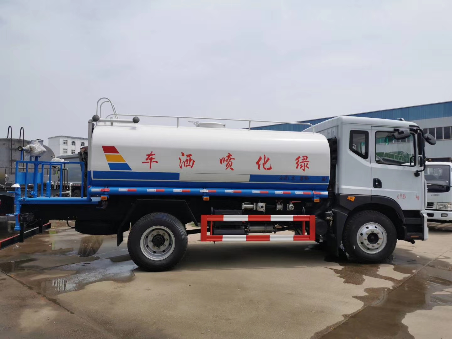 東風(fēng)灑水車報價東風(fēng)灑水車廠家12方灑水車