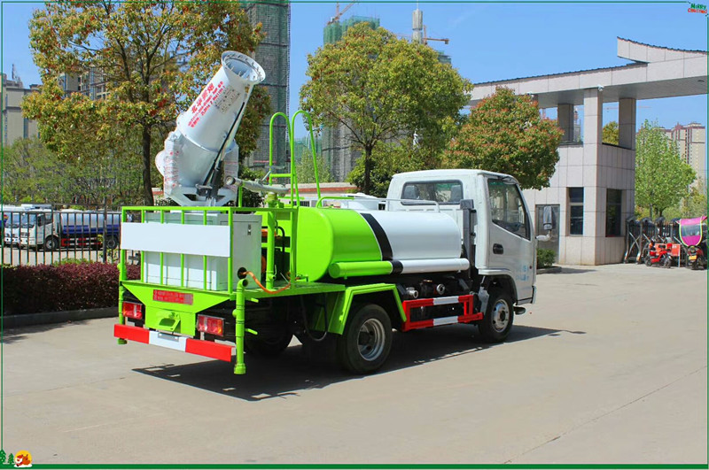 凱馬2.4噸藍(lán)牌小型灑水車 凱馬2.4噸藍(lán)牌小型灑水車圖片