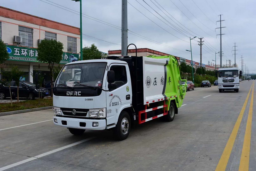 采購25噸天龍垃圾壓縮車價格配置檢查車輛狀態(tài)有無明顯異?！、贆z查車橋左右兩側(cè)輪胎型號、輪胎花紋應(yīng)是否一致，若輪胎標(biāo)注了旋轉(zhuǎn)方向需依照指示裝配。