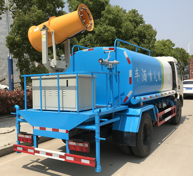 東風(fēng)福瑞卡8噸霧炮灑水車側(cè)后