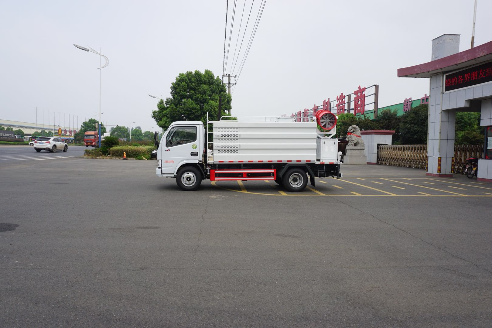 灑水車圖片