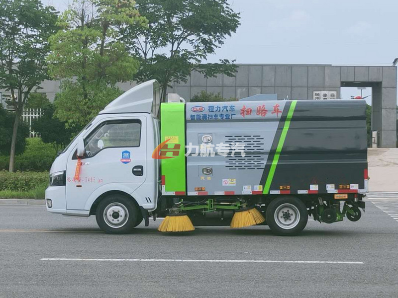 国六蓝牌小型扫路车厂家直销-力航汽车网图片