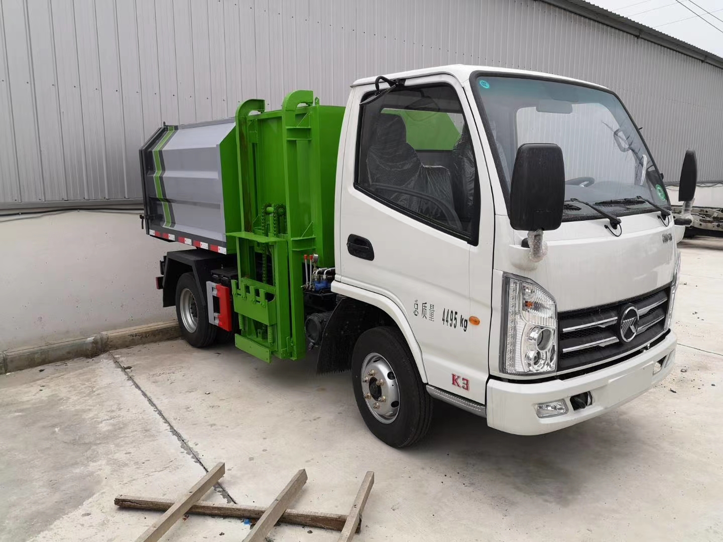 国六挂桶垃圾车