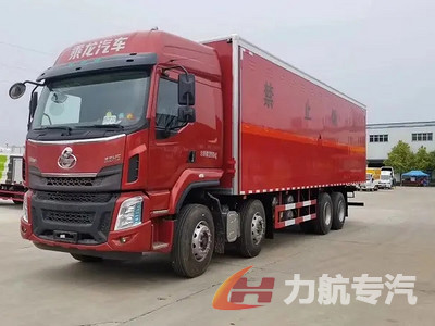 東風柳汽四軸9.4米危險品廂式運輸車