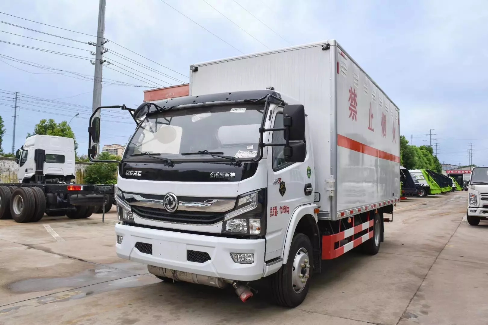 国六东风凯普特5米2爆破器材危险品厢式运输车