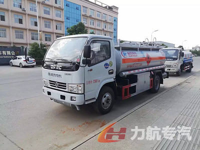 東風多利卡5噸加油車圖片