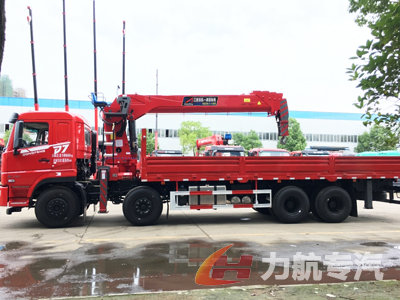 東風暢行D7前四后八隨車吊