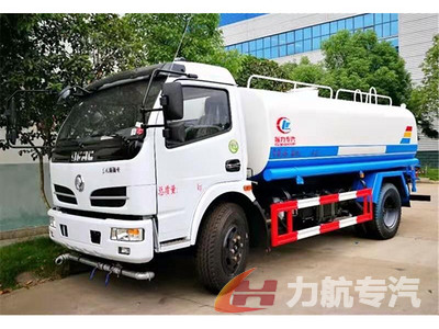 灑水車生產(chǎn)基地多功能灑水車園林綠化灑水車水罐車運(yùn)水車圖片