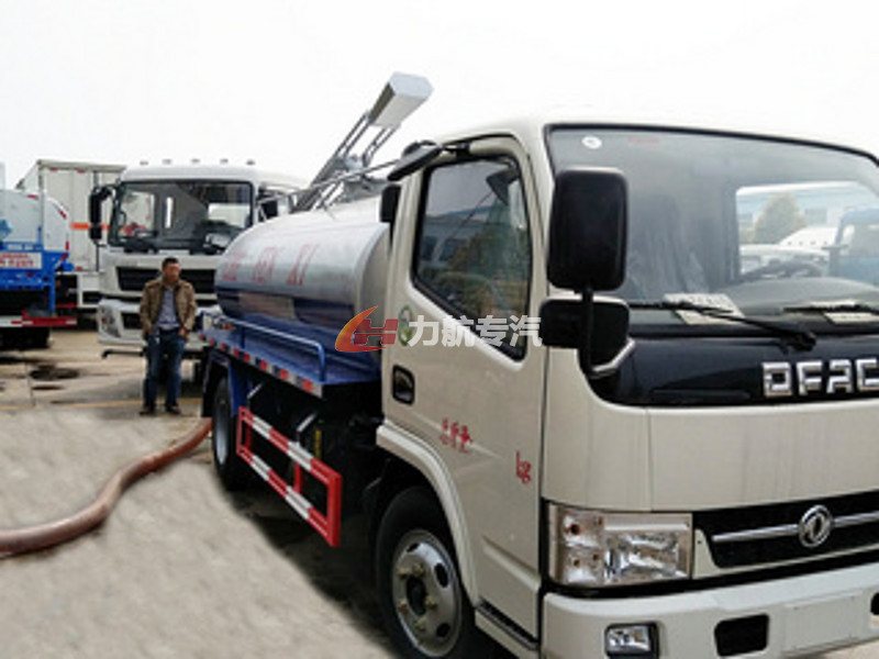 東風(fēng)小多利卡5噸吸糞車圖片