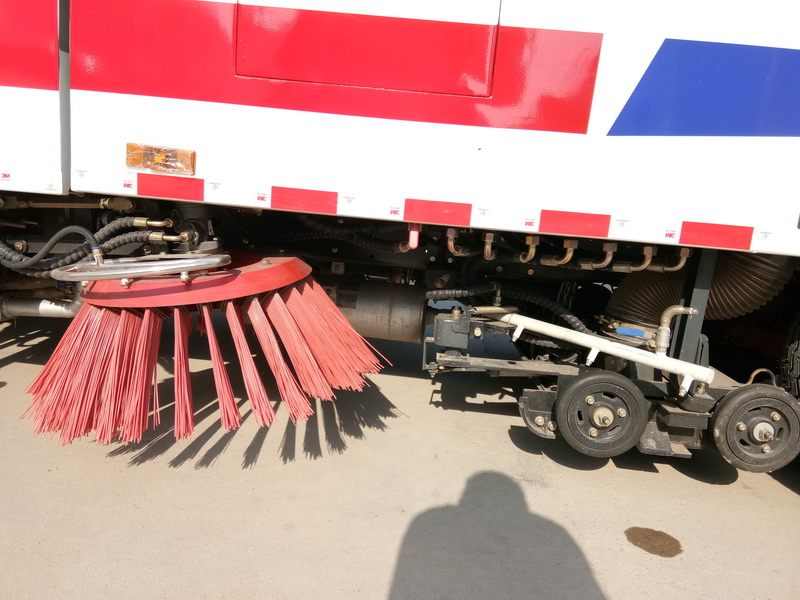 東風(fēng)多利卡D7洗掃車圖片5