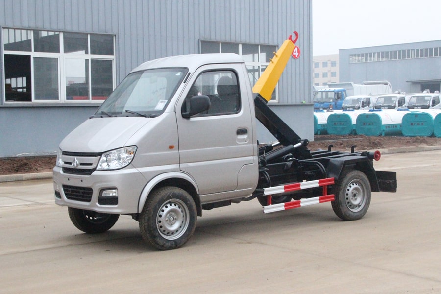  長(zhǎng)安3方勾臂式垃圾車(chē)整車(chē)外觀1