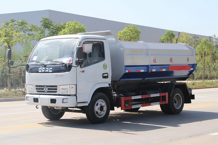  東風(fēng)5方掛桶式垃圾車(chē)整車(chē)外觀1