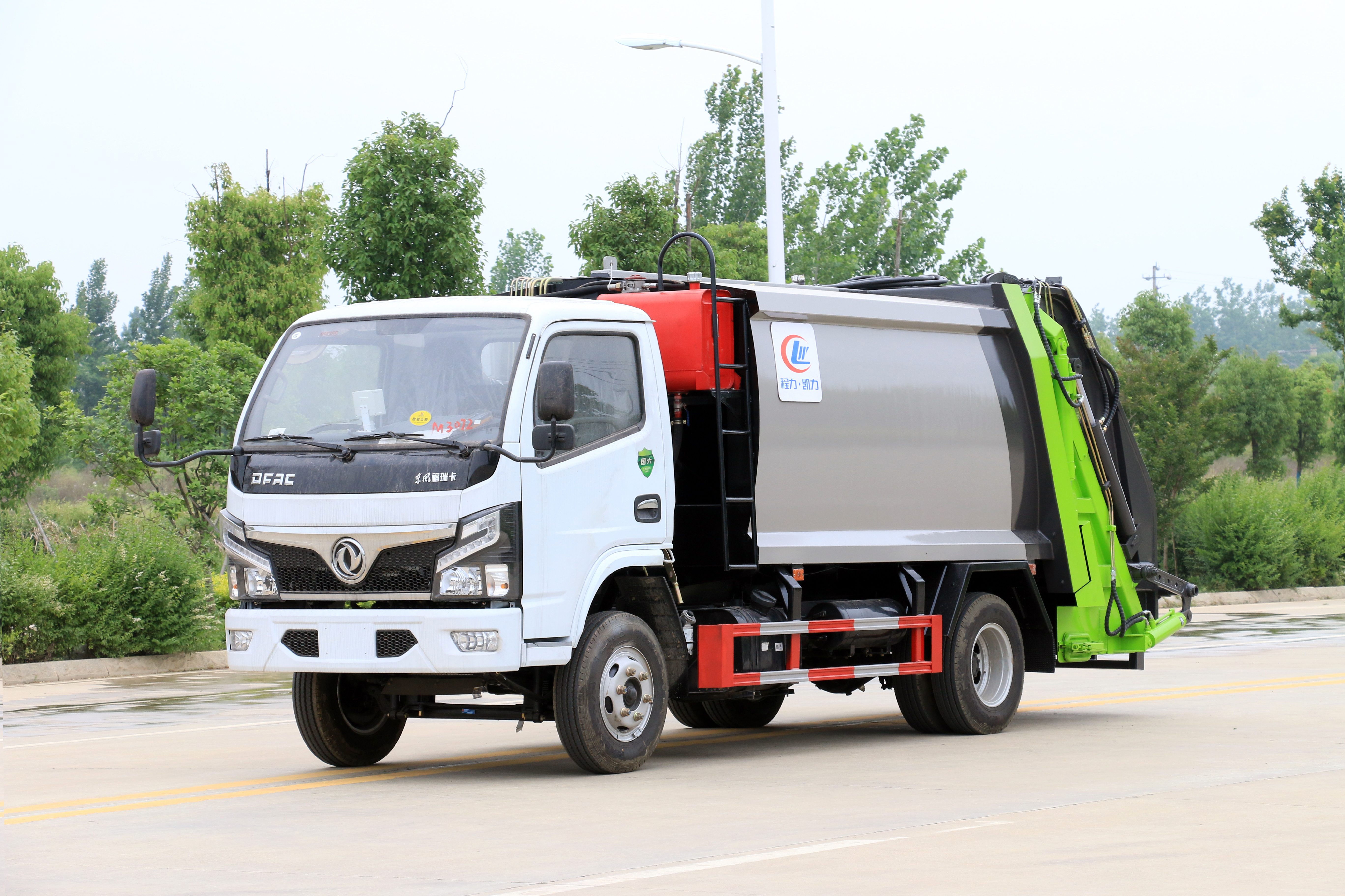 国六8方压缩式垃圾车生产厂家-力航汽车网