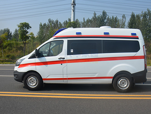 福特V362短轴救护车 (9)
